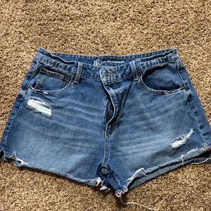 No Boundaries Distressed Blue Jean Shorts